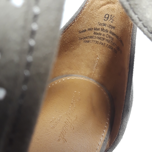 UNIVERSAL THREAD Hannah Perforated Laser Cut Stacked Ankle Strap Heel 9 NWT - Picture 3 of 9